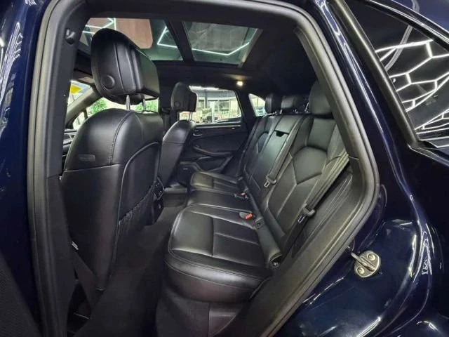 2018 Porsche Macan - Image 11 of 20