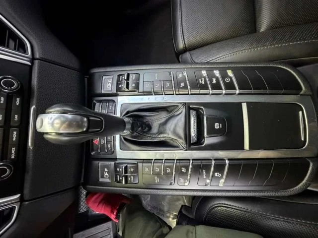2018 Porsche Macan - Image 17 of 20