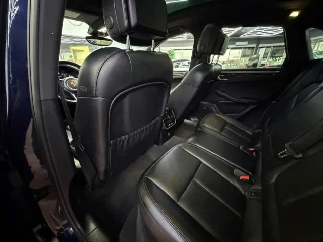 2018 Porsche Macan - Image 12 of 20
