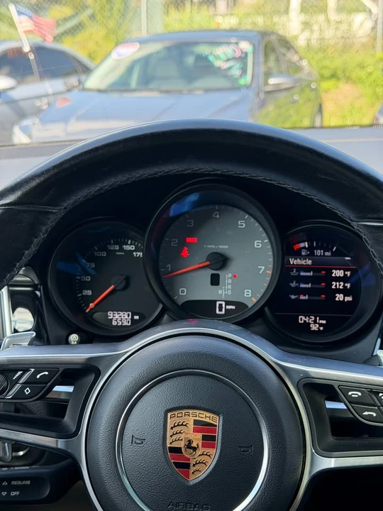 2018 Porsche Macan S - Image 16 of 20