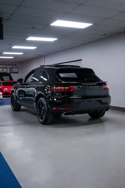 2018 Porsche Macan - Image 11 of 14