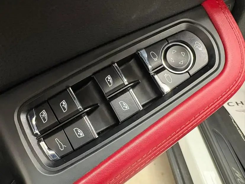 2018 Porsche Macan - Image 12 of 15