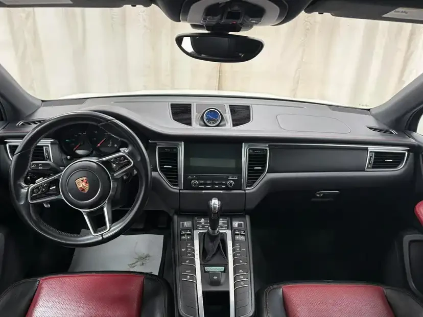 2018 Porsche Macan - Image 9 of 15
