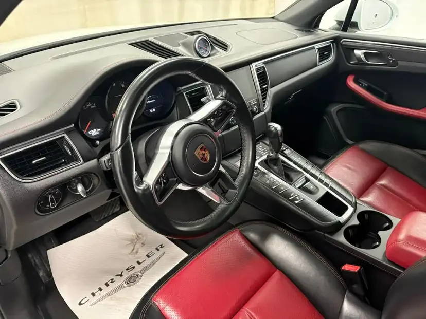 2018 Porsche Macan - Image 13 of 15