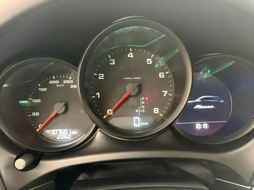 2018 Porsche Macan - Image 15 of 15