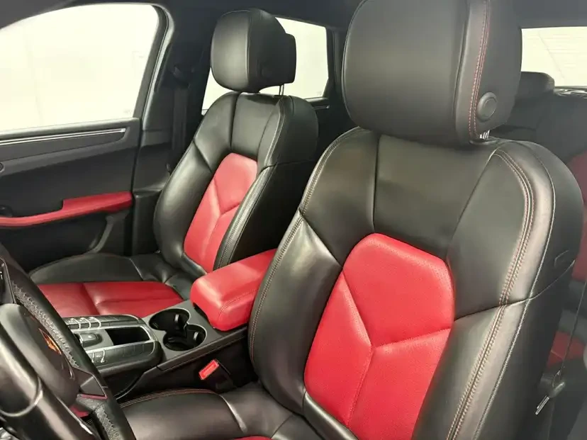 2018 Porsche Macan - Image 11 of 15