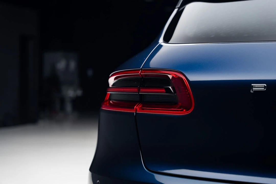 2018 Porsche Macan - Image 27 of 31