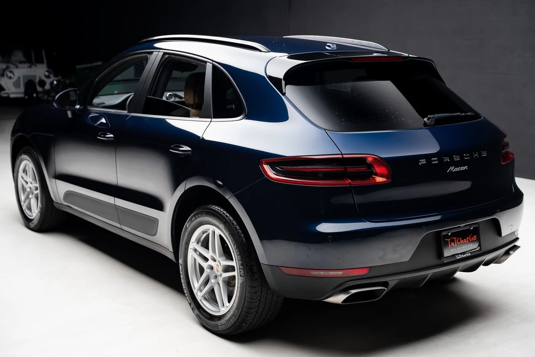 2018 Porsche Macan - Image 23 of 31