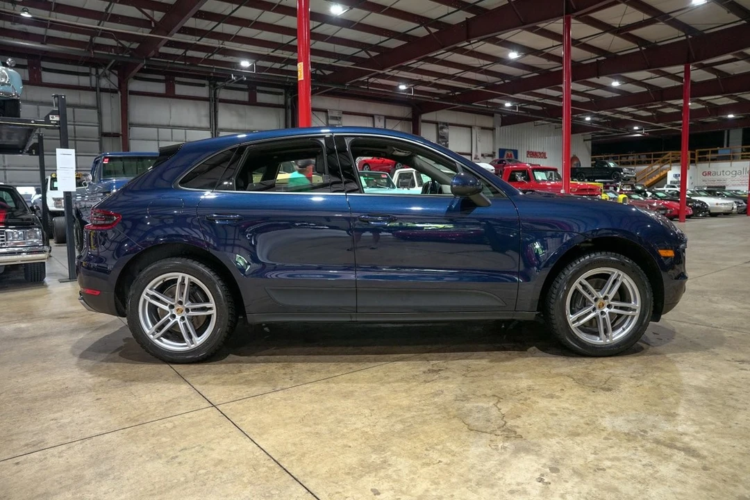 2018 Porsche Macan - Image 10 of 31