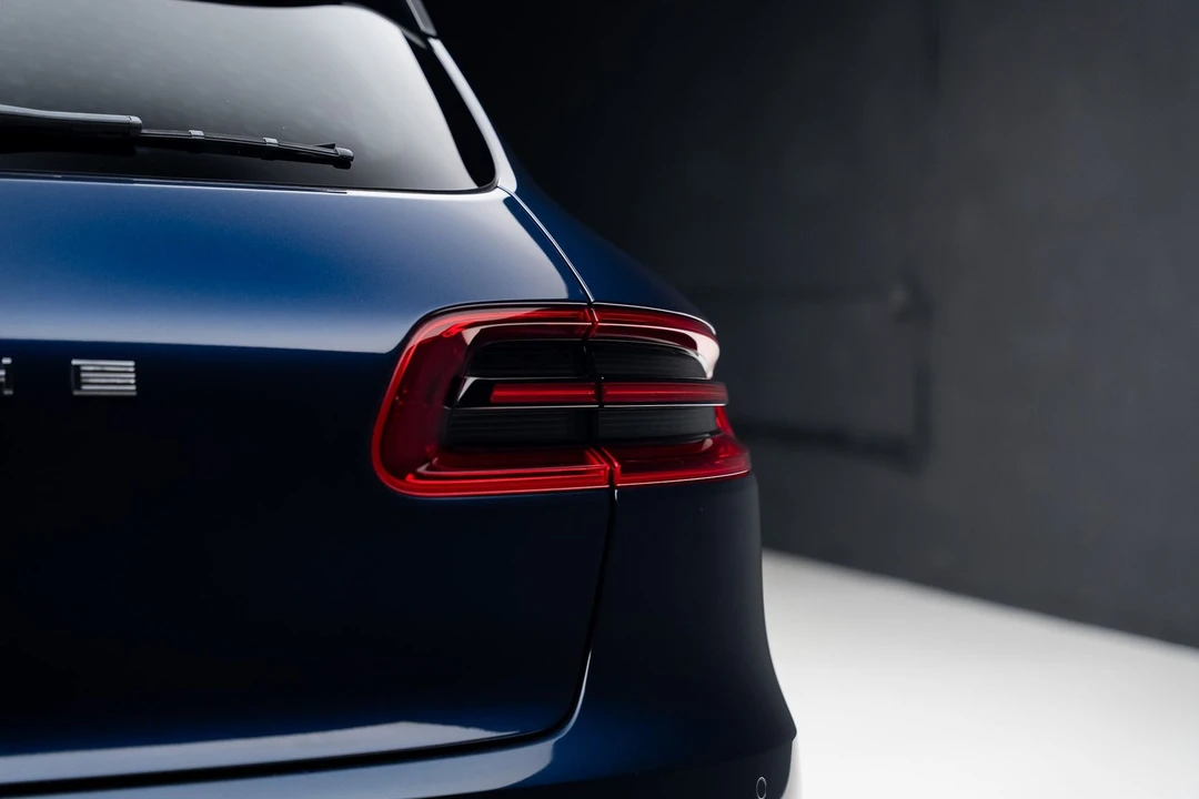 2018 Porsche Macan - Image 28 of 31