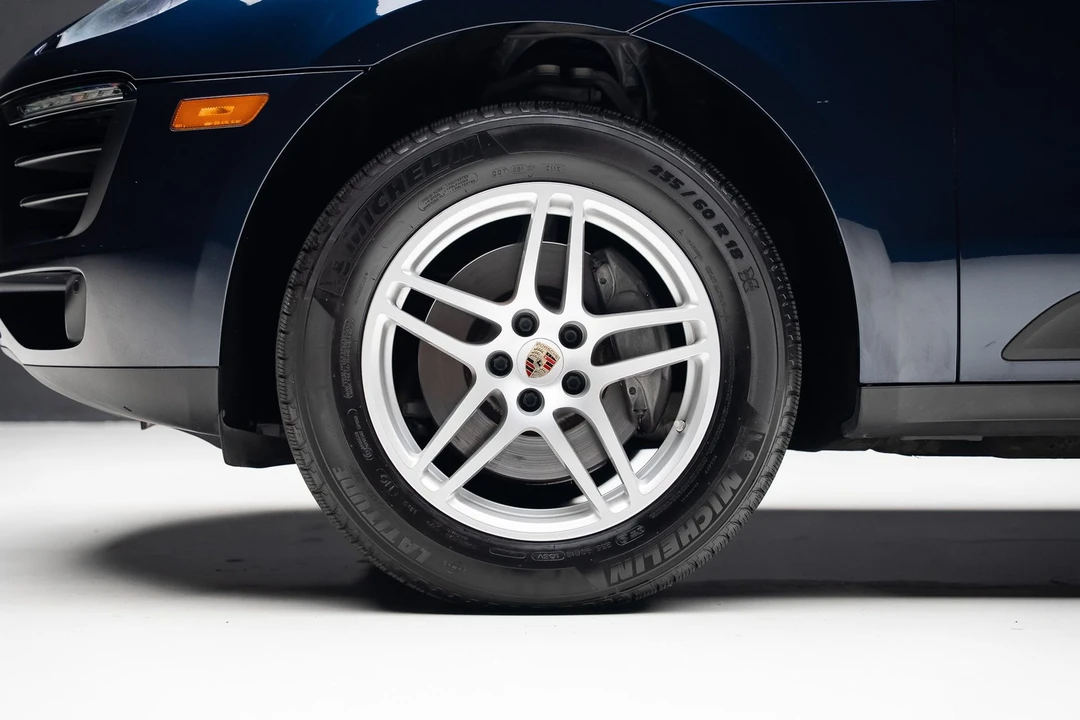 2018 Porsche Macan - Image 19 of 31