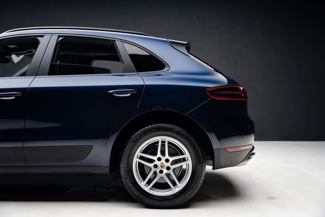 2018 Porsche Macan - Image 20 of 31
