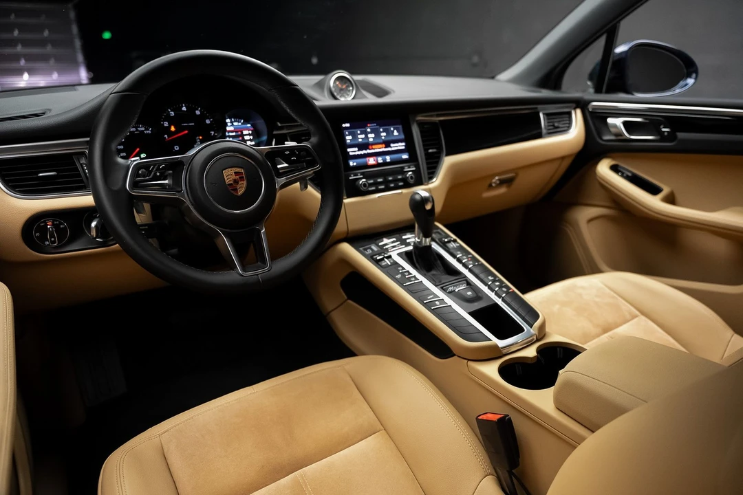 2018 Porsche Macan - Image 2 of 31