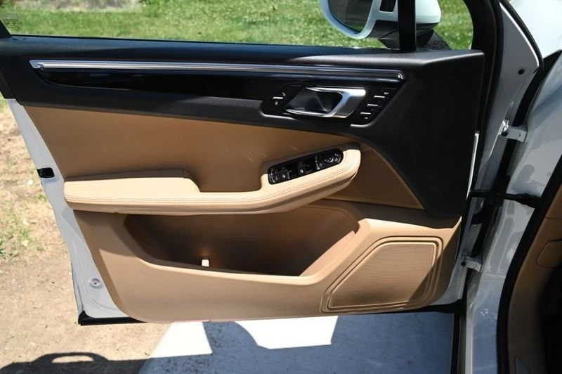 2018 Porsche Macan - Image 15 of 20
