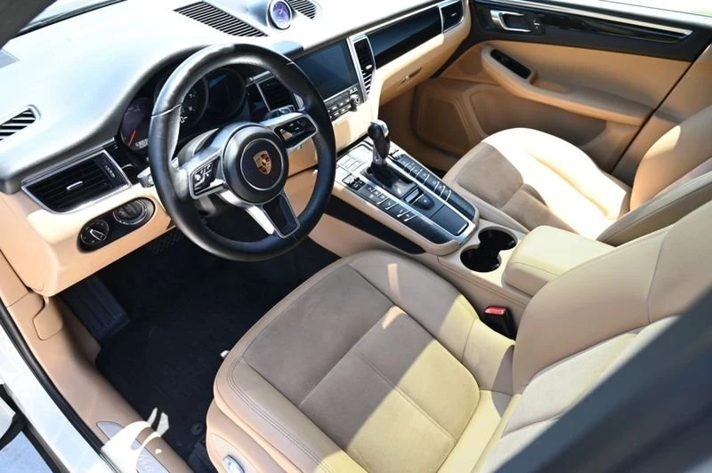 2018 Porsche Macan - Image 18 of 20