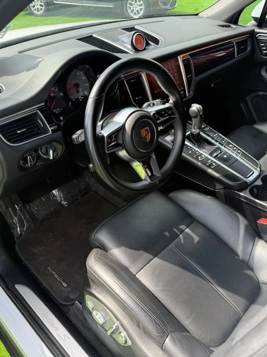 2018 Porsche Macan - Image 12 of 13