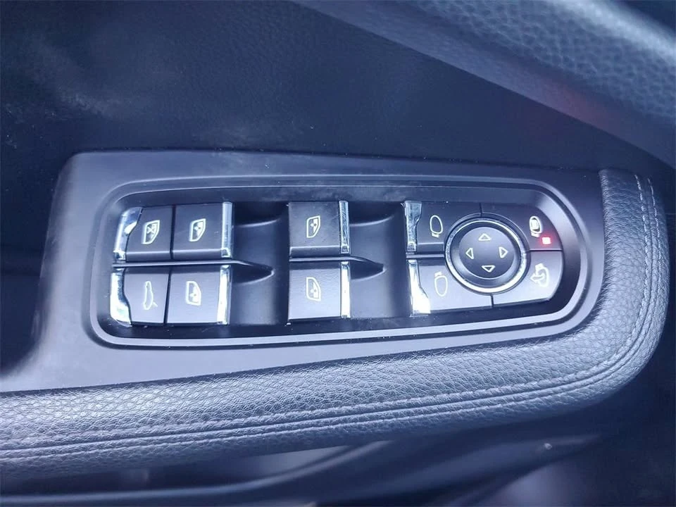 2018 Porsche Macan - Image 18 of 20