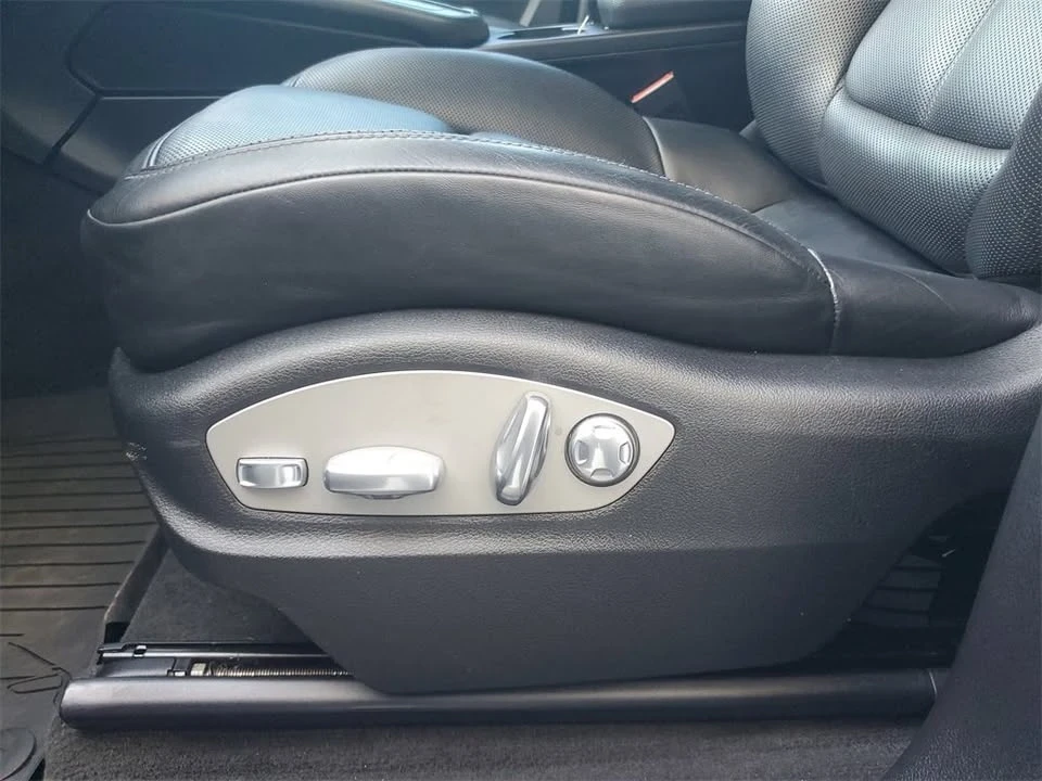 2018 Porsche Macan - Image 15 of 20