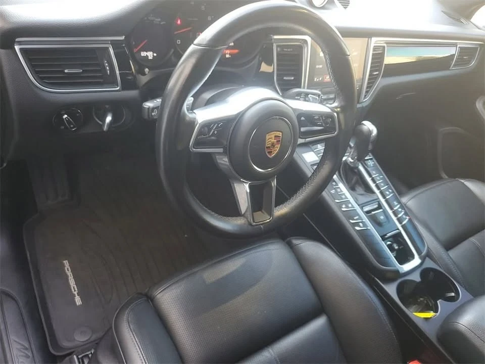 2018 Porsche Macan - Image 16 of 20