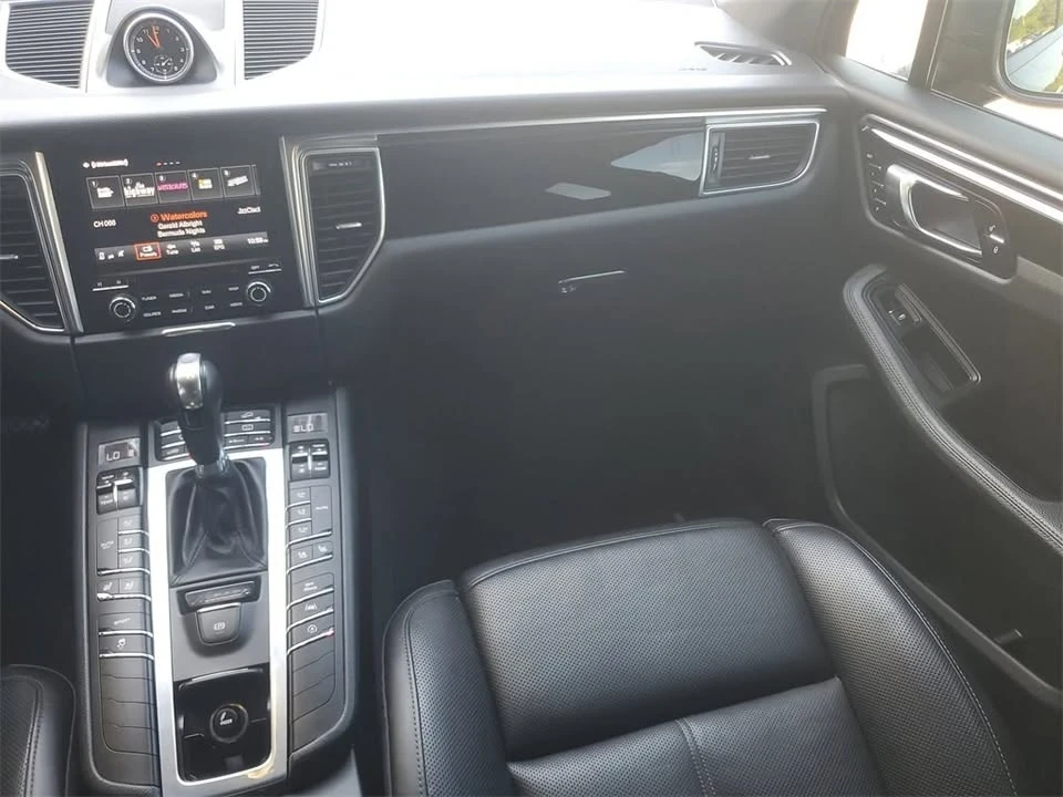 2018 Porsche Macan - Image 12 of 20