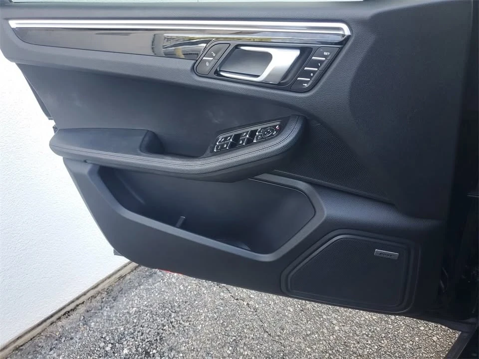 2018 Porsche Macan - Image 17 of 20