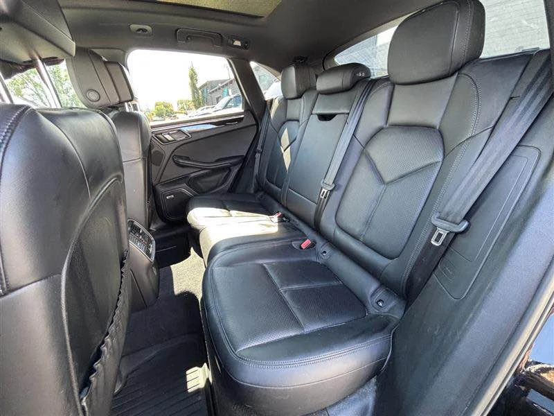 2018 Porsche Macan - Image 9 of 10