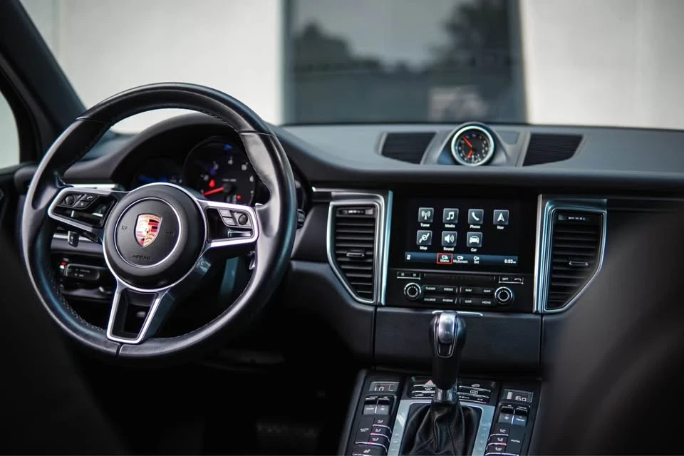 2018 Porsche Macan - Image 8 of 9