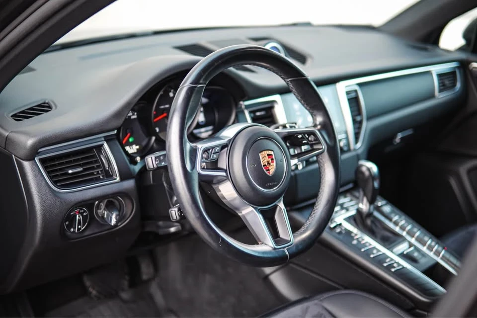 2018 Porsche Macan - Image 7 of 9