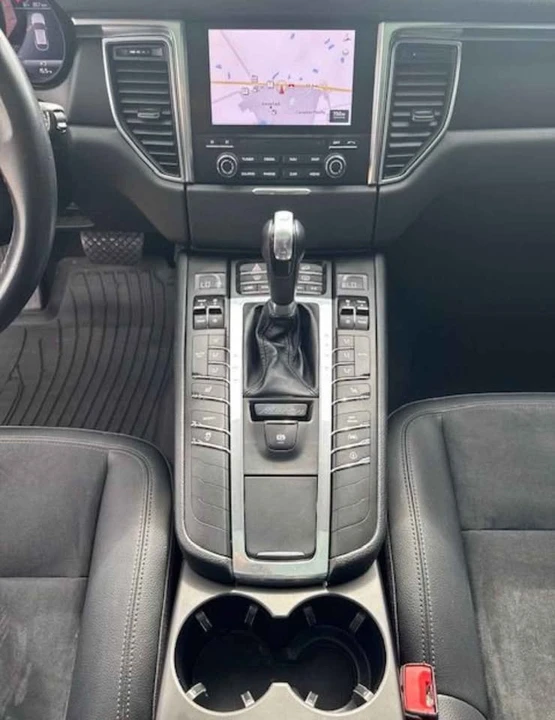 2018 Porsche Macan - Image 11 of 13