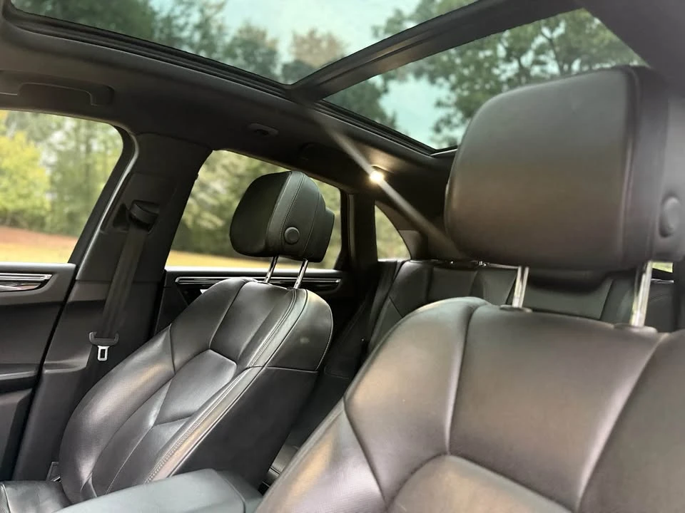 2018 Porsche Macan - Image 9 of 12
