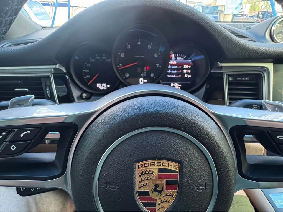 2018 Porsche Macan - Image 8 of 18