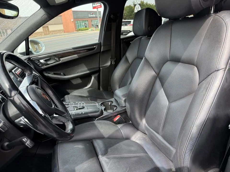 2018 Porsche Macan - Image 9 of 10