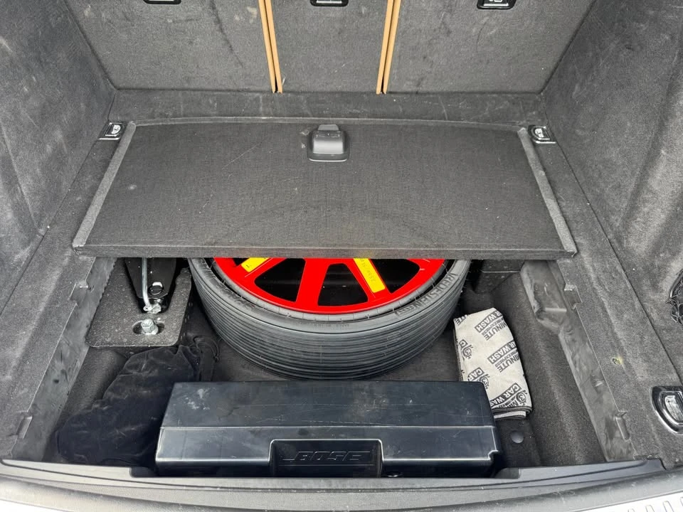 2018 Porsche Macan - Image 17 of 18