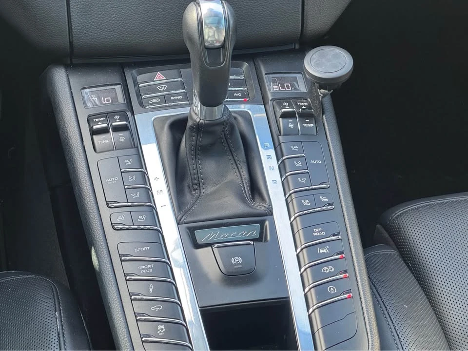 2018 Porsche Macan - Image 14 of 15