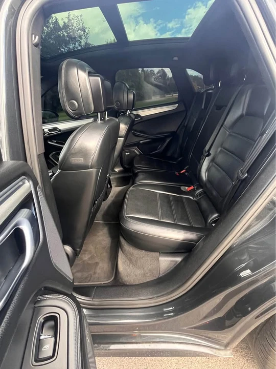 2018 Porsche Macan - Image 13 of 15