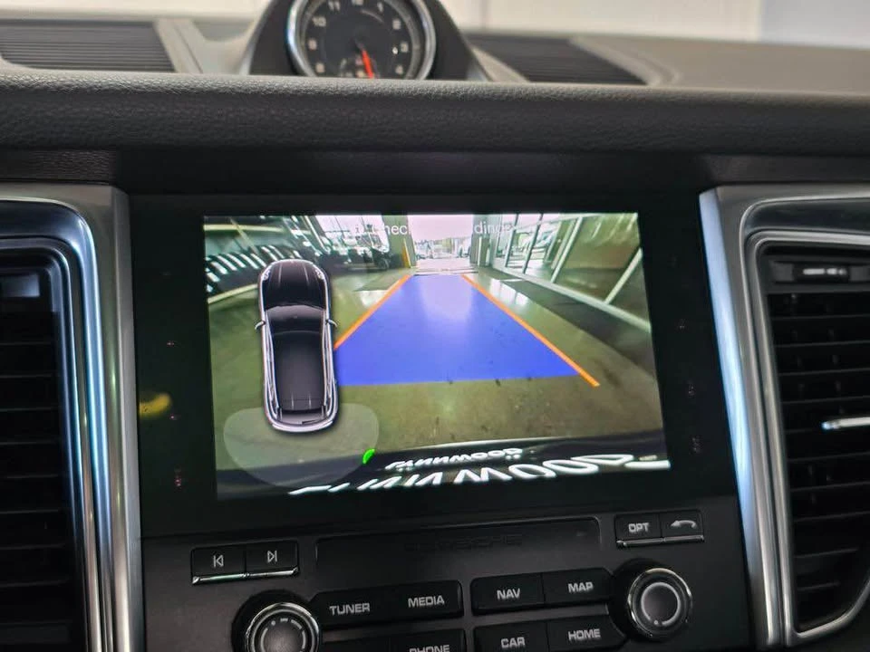 2018 Porsche Macan - Image 9 of 20