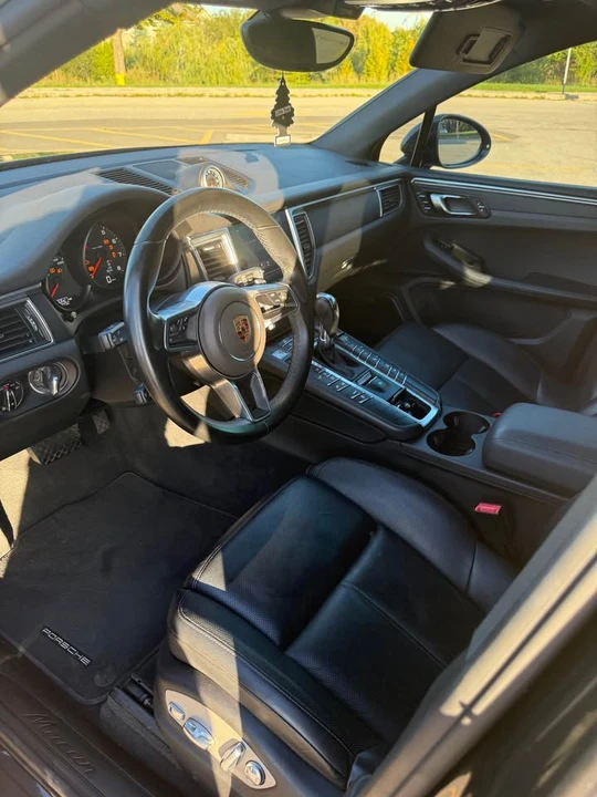 2018 Porsche Macan - Image 13 of 16