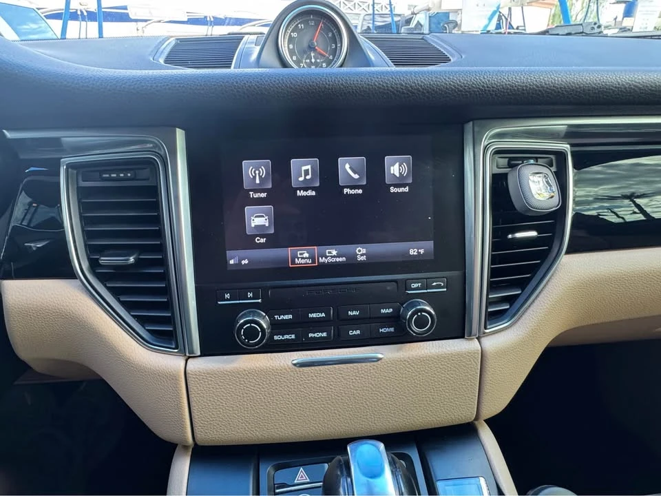 2018 Porsche Macan - Image 10 of 18