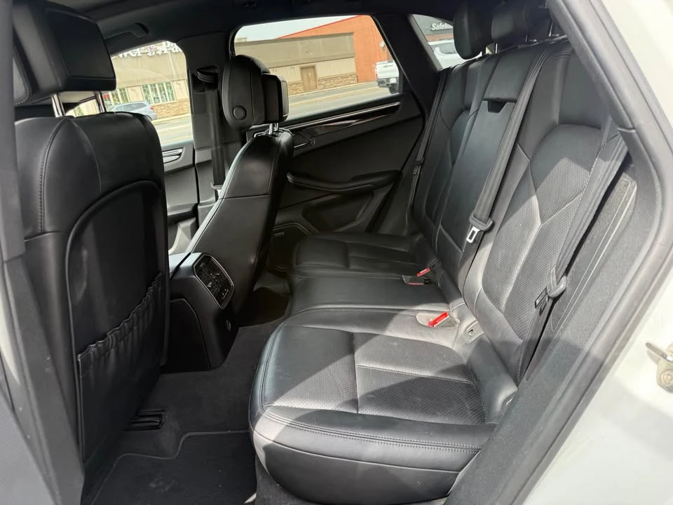 2018 Porsche Macan - Image 8 of 10