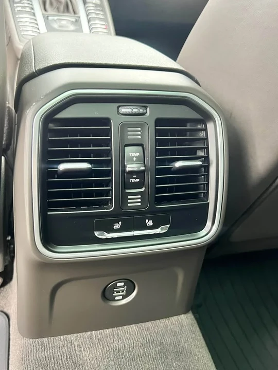 2018 Porsche Macan - Image 8 of 10