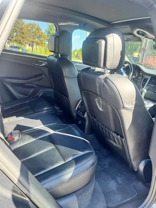 2018 Porsche Macan - Image 10 of 16