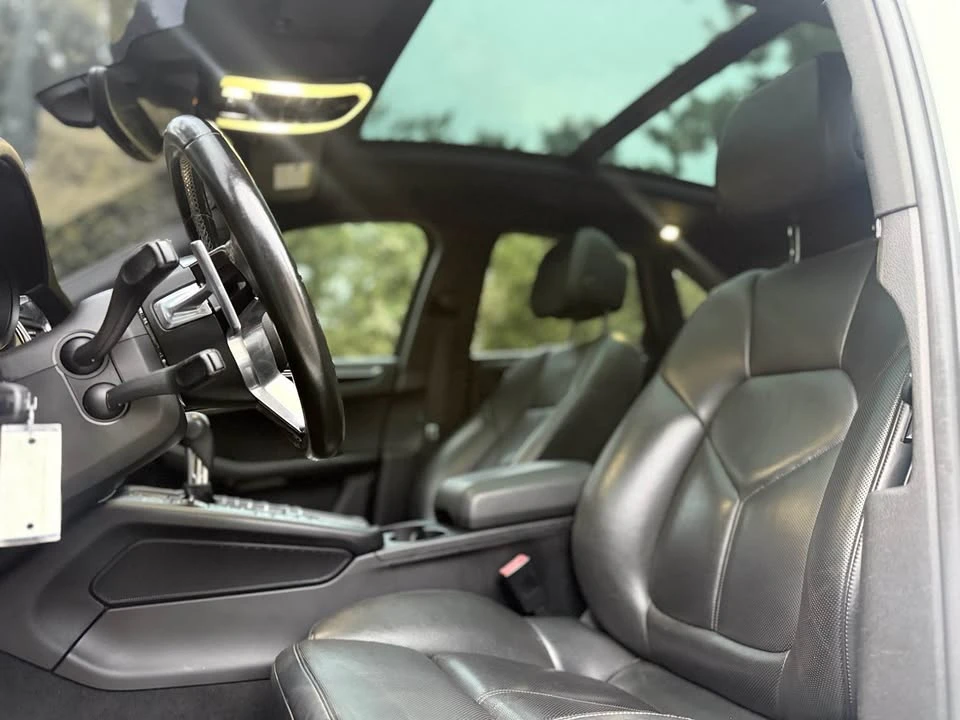 2018 Porsche Macan - Image 8 of 12