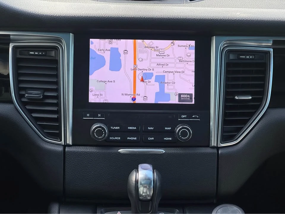 2018 Porsche Macan - Image 12 of 15