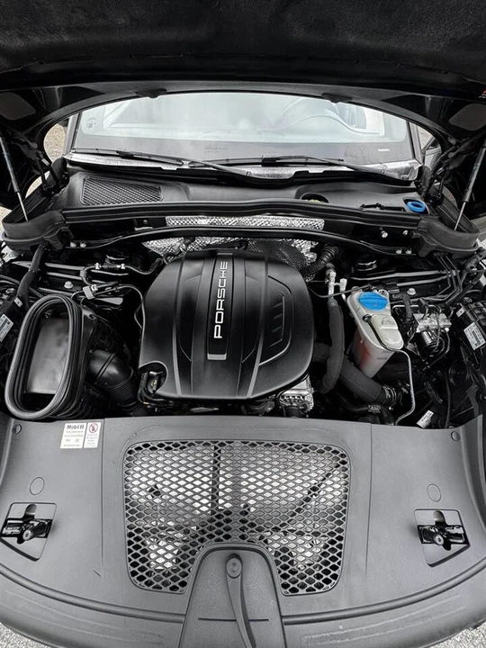2018 Porsche Macan - Image 14 of 15