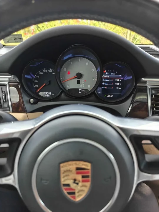 2018 Porsche Macan - Image 18 of 20
