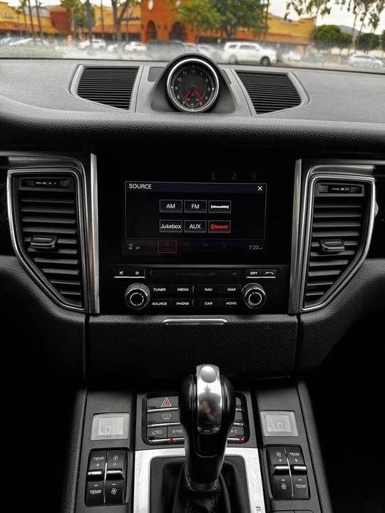 2018 Porsche Macan - Image 11 of 15