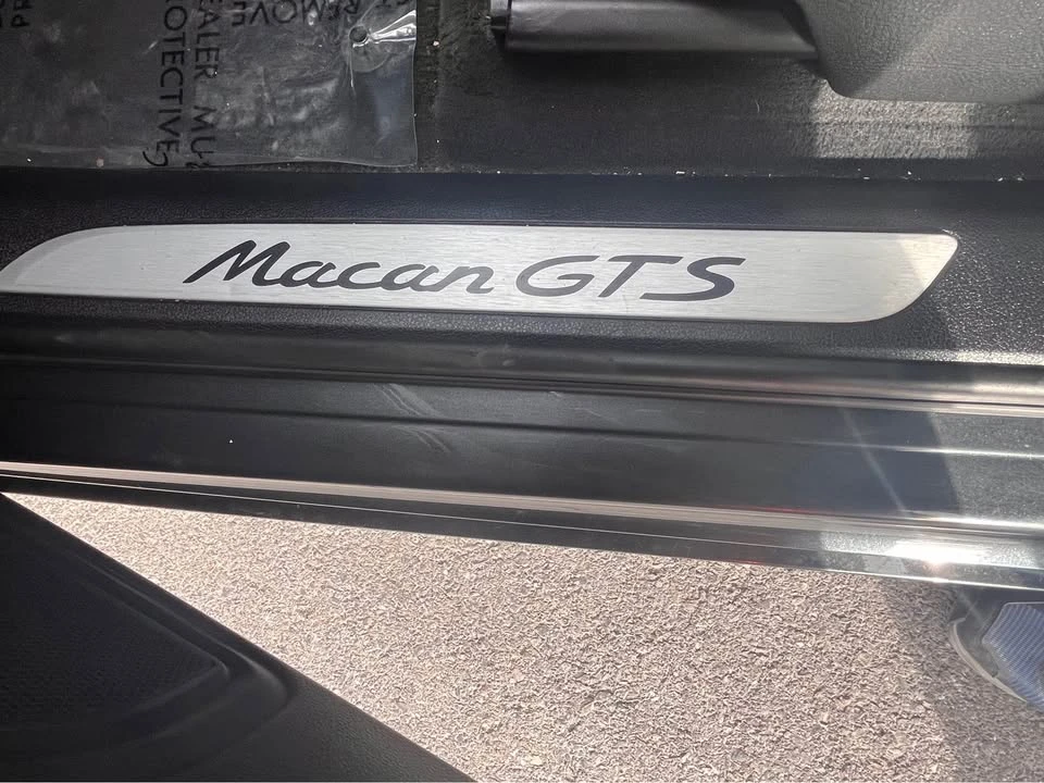 2018 Porsche Macan - Image 12 of 15