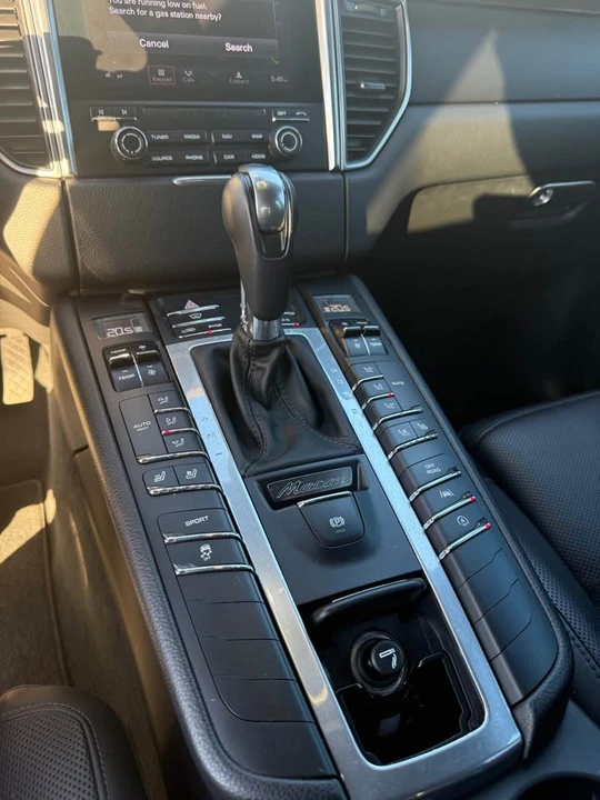 2018 Porsche Macan - Image 15 of 16