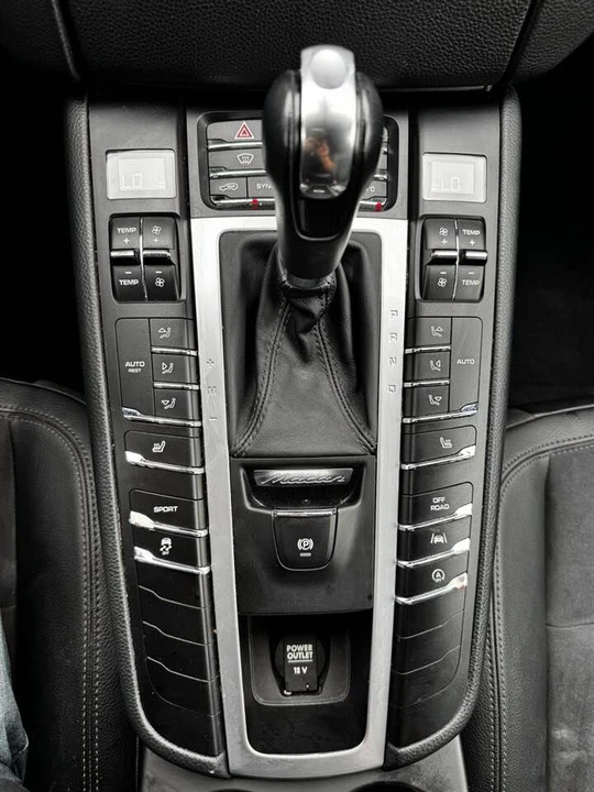 2018 Porsche Macan - Image 13 of 15