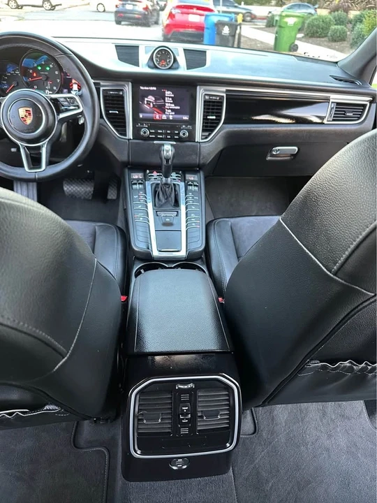 2018 Porsche Macan - Image 12 of 19